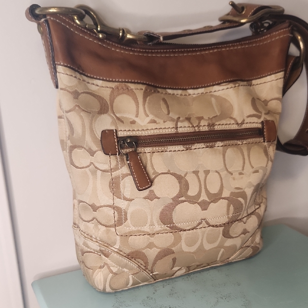 Stylish Tan and Brown Shoulder Bag - Picture 8 of 16